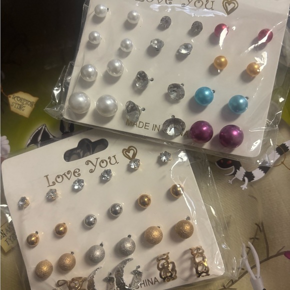 Assorted Stud Earrings Set - Picture 2 of 6